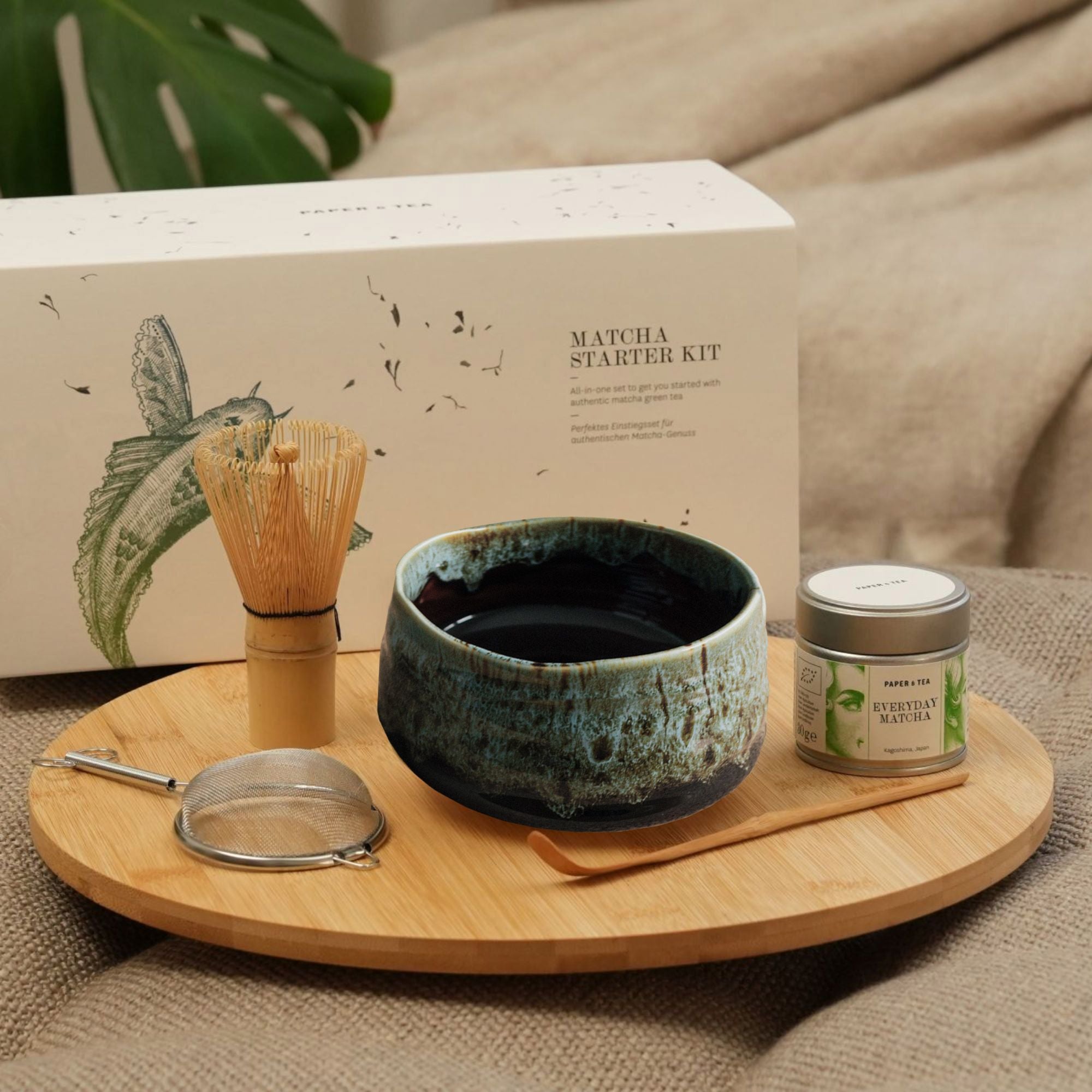 Matcha Starter Kit von Paper & Tea mit Keramikschale, Bambusbesen, Teesieb, Löffel und Dose