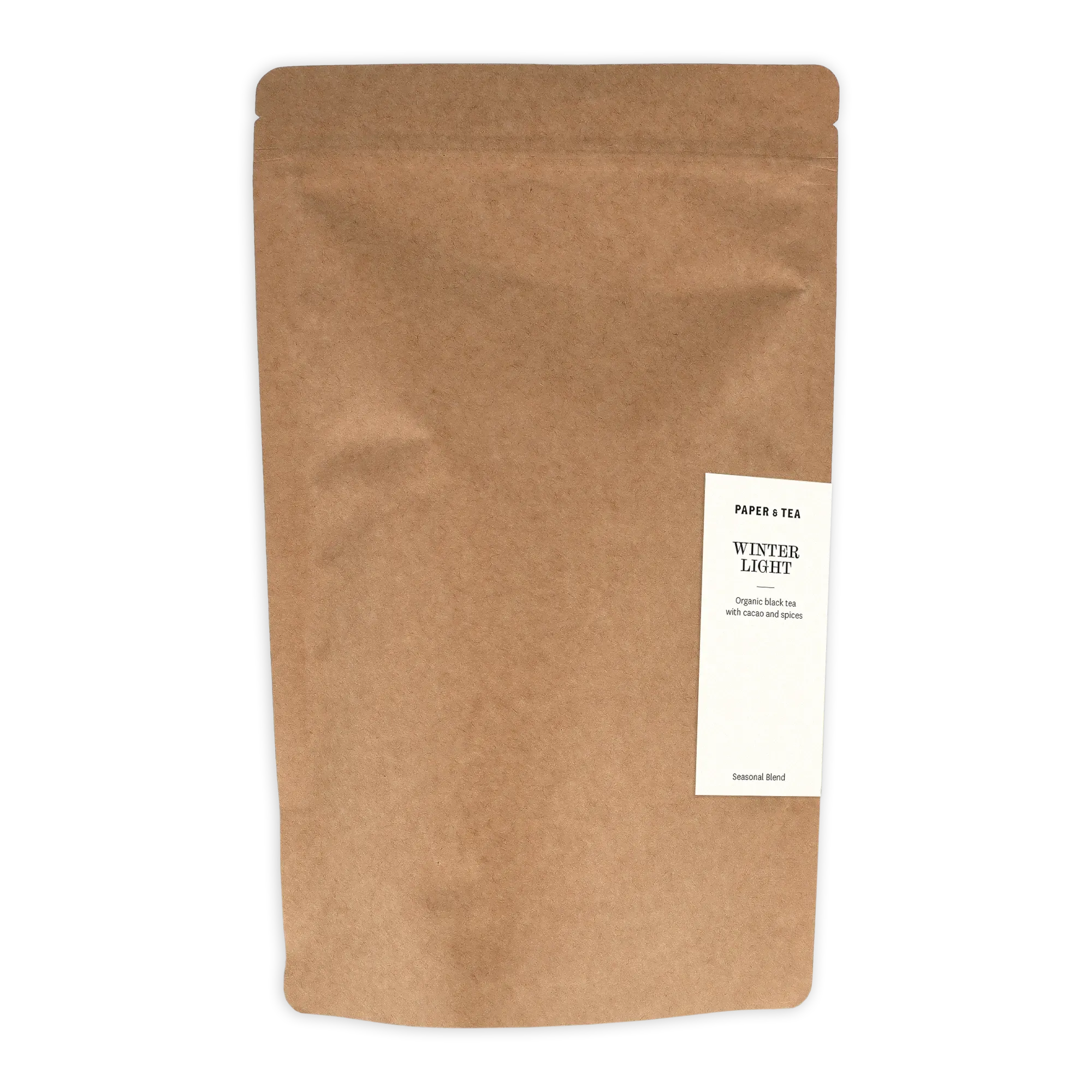 Braune Kraftpapier-Tüte mit Etikett für PAPER & TEA WINTER LIGHT, Bio-Schwarztee mit Kakao und Gewürzen.